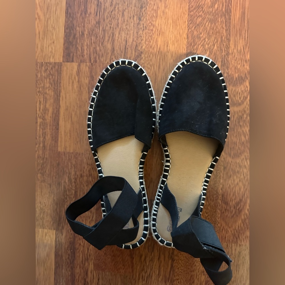 Flats - Size 9 - Never worn